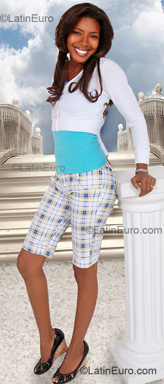 Date this sensual Dominican Republic girl Dhioamris from San Pedro De Macoris DO4970
