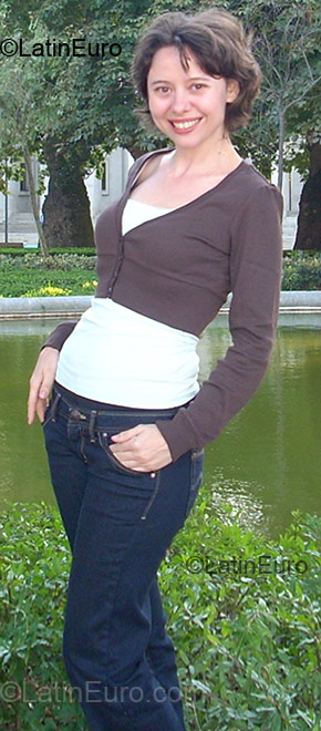 Date this pretty Portugal girl Ainavide from Porto PT11