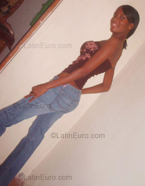 Date this fun Dominican Republic girl Yanira from Santo Domingo DO1109