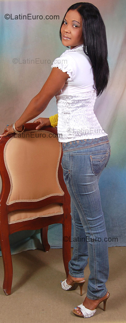 Date this foxy Dominican Republic girl Forangel from Santo Domingo DO1138
