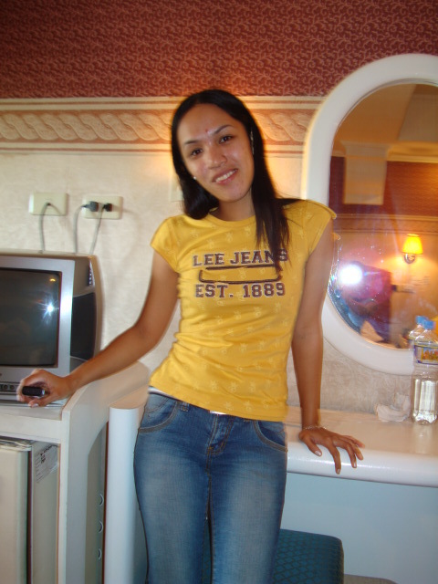 Date this hard body Philippines girl Louvelle from General Santos City PH200