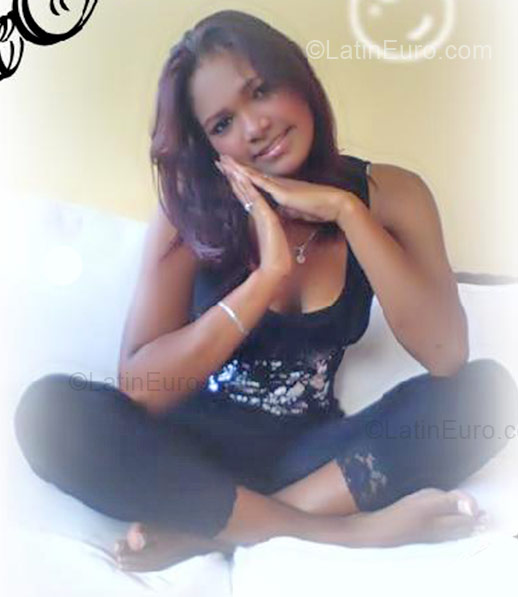 Date this georgeous Dominican Republic girl Allerin Geraldina from Santo Domingo DO1249