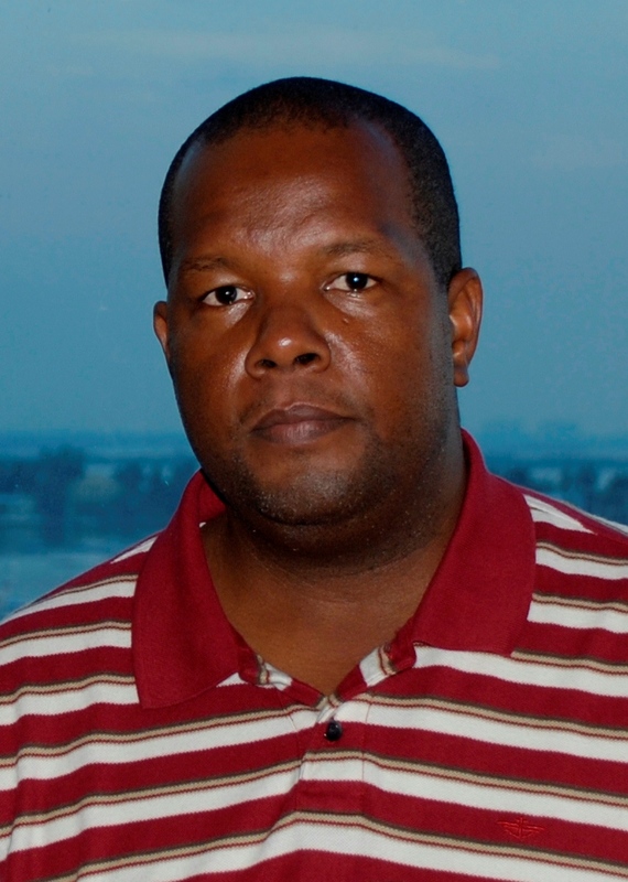 Date this happy Bahamas man BahamaPapa from Nassau BS19