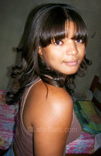Date this nice looking Brazil girl Gislene from Minacu BR1589