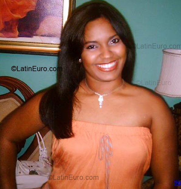 Date this sensual Dominican Republic girl Ylsa from Santo Domingo DO1581
