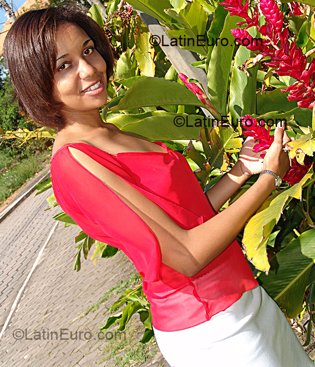 Date this athletic Brazil girl Vania from Vila Velha BR1667