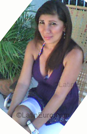 Date this pretty Colombia girl Sisys from Barranquilla CO1447