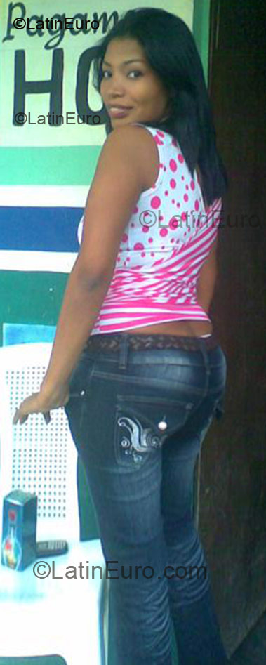 Date this athletic Dominican Republic girl Veronica from Monsenor Nouel DO1610