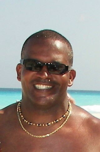 Date this fun United States man Luther from Ontario US3818
