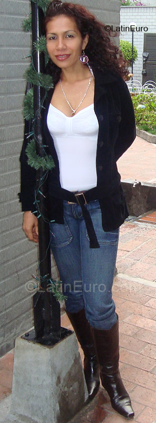 Date this beautiful Colombia girl Berta Rosa from Bogota CO1486