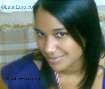 Date this fun Dominican Republic girl Erika Melissa from Santo Domingo DO1709