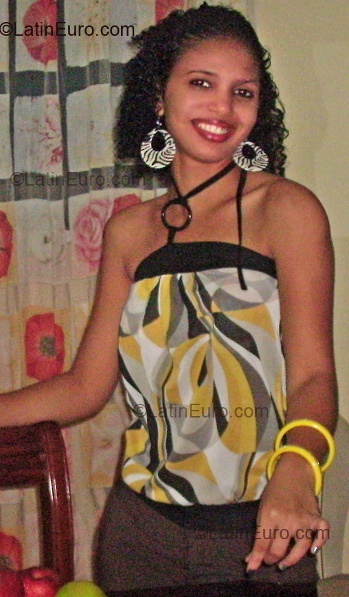 Date this lovely Dominican Republic girl Yalissy from  DO1761