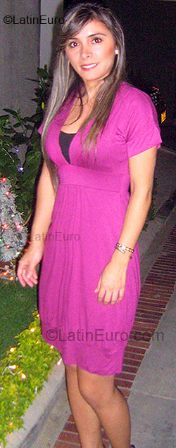 Date this young Colombia girl Yezenia from Bucaramanga CO1575