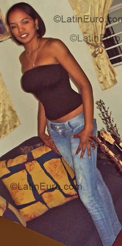 Date this hard body Dominican Republic girl Alexandra from Santo Domingo DO1851