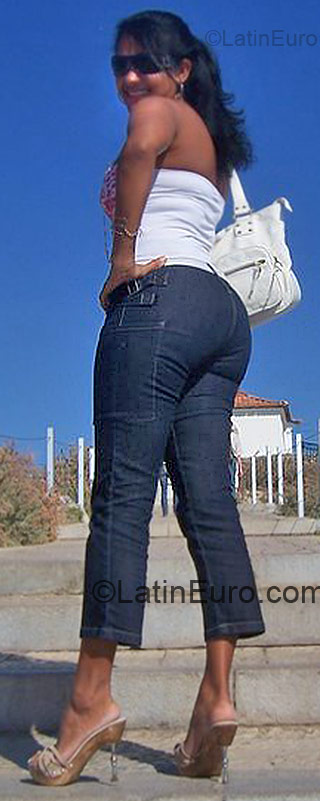 Date this pretty Portugal girl Laynnesvend from Porto PT22