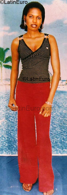 Date this sensual Ivory Coast girl Mel from Abidjan IC19