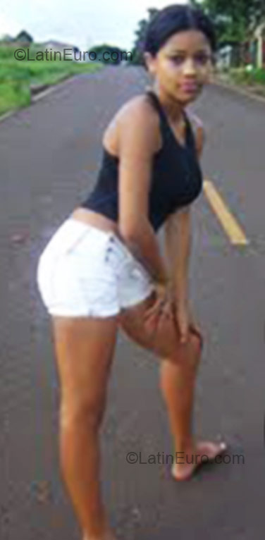 Date this voluptuous Brazil girl Suelen from Maringa BR1917