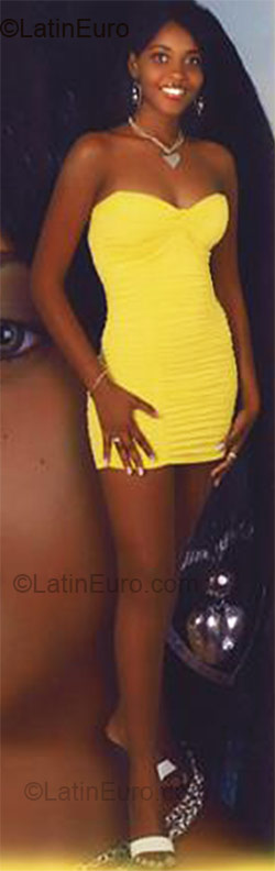 Date this foxy Dominican Republic girl Ysenia from Santo Domingo DO2179
