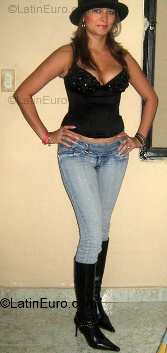 Date this pretty Colombia girl Katherine from Tulua CO1882
