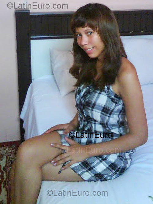 Date this georgeous Brazil girl Hilary from Salvado BR2008