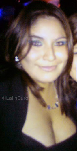 Date this nice looking Peru girl Francesca from Lima , 22 PE160