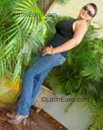Date this nice looking Brazil girl Renata from Inhumas BR2044