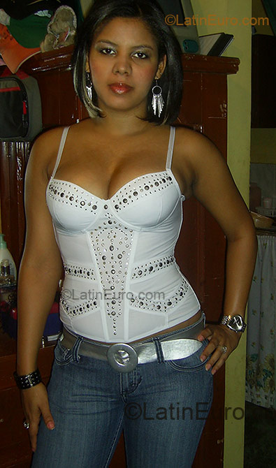 Date this happy Dominican Republic girl Yahaira from Santiago DO2377
