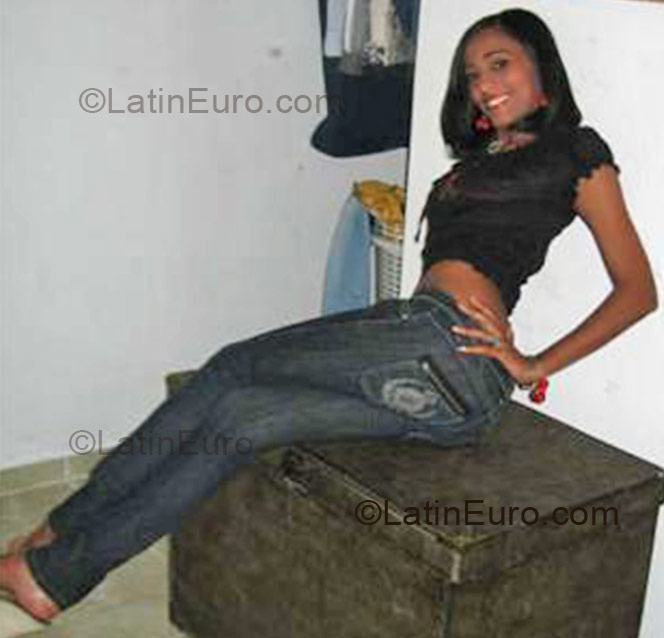 Date this attractive Dominican Republic girl Massiel from La Vega DO2409