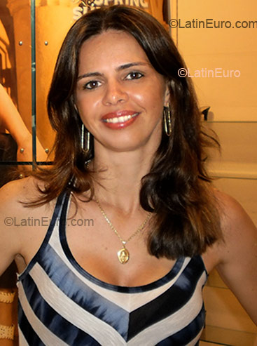 Date this good-looking Brazil girl Tatiana from Campo Grande BR2094