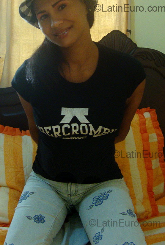 Date this sultry Dominican Republic girl Yudith from Santiago DO2486