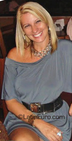 Date this sultry Brazil girl Lucienne from Santos BR2156