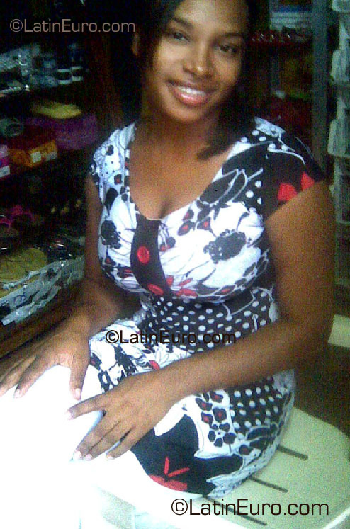 Date this charming Dominican Republic girl Ircia from Santo Domingo DO2791