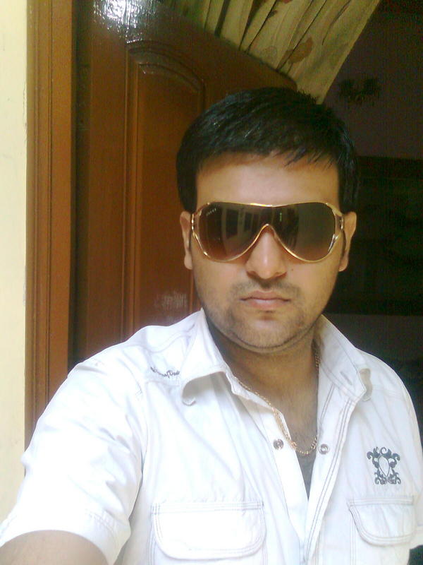 Date this happy India man Armaan from New Delhi IN91