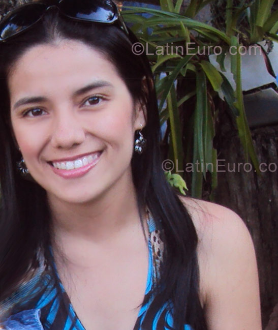 Date this athletic Colombia girl Monyca from Neiva CO2741