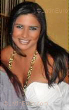 Date this nice looking Brazil girl Gabriella from Brasilia BR2253