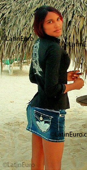 Date this good-looking Dominican Republic girl Eli Esther from Santo Domingo DO3377
