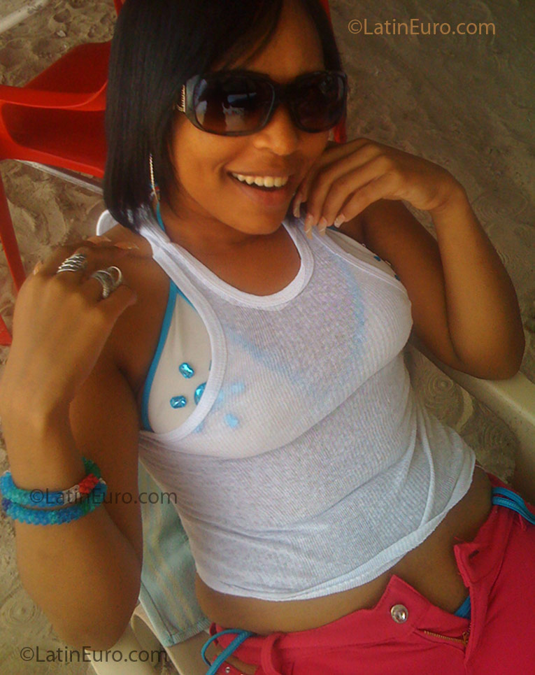 Date this stunning Dominican Republic girl Marilenny from Santo Domingo DO3381