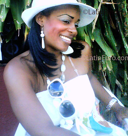 Date this lovely Dominican Republic girl Farah from Santo Domingo DO3394