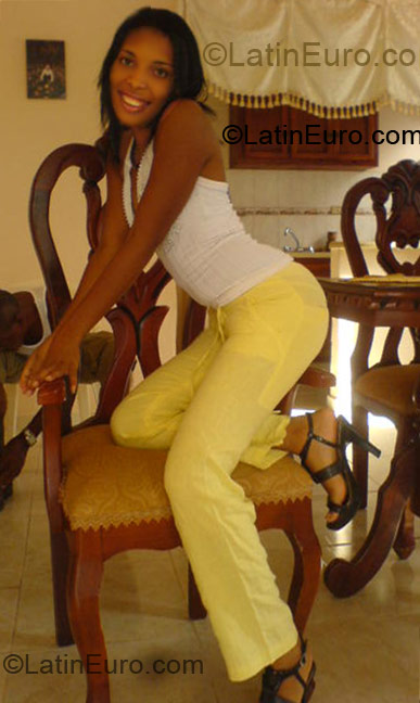 Date this athletic Dominican Republic girl Roxanna from San Cristobal DO3468