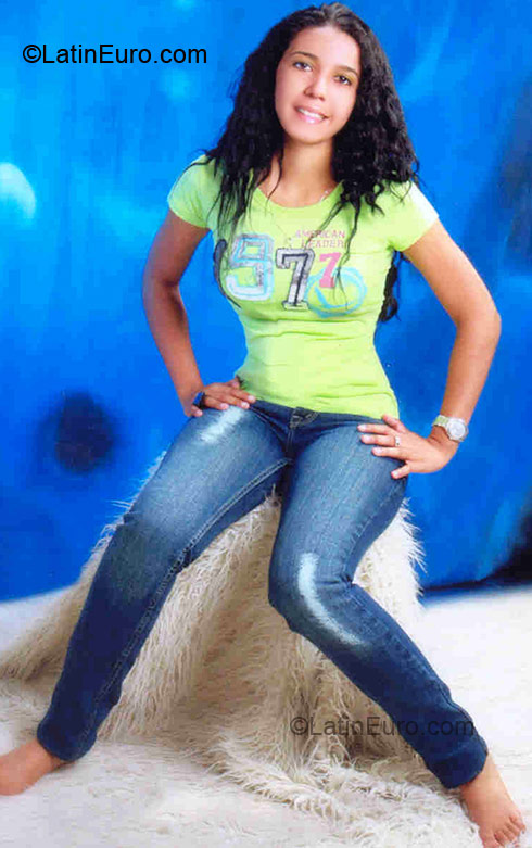 Date this sensual Dominican Republic girl Leandra Maria from Santo Domingo DO3488