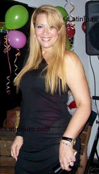 Date this stunning Colombia girl Lamona from Barranquilla CO3189