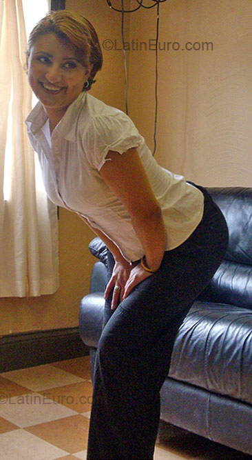 Date this attractive Colombia girl Janneth from Cali CO3298