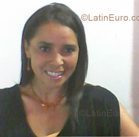 Date this attractive Colombia girl DERELI from Bogota CO3498