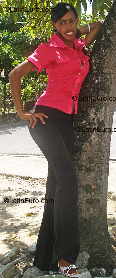 Date this nice looking Dominican Republic girl Perla Maria from Santo Domingo DO3781