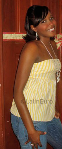 Date this cute Dominican Republic girl Fezi from Santo Domingo WS1