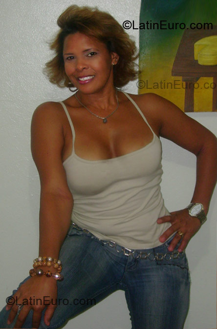 Date this sensual Dominican Republic girl Elisa from Santo Domingo DO3916
