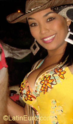 Date this good-looking Colombia girl Sarita from Colombia CO5954