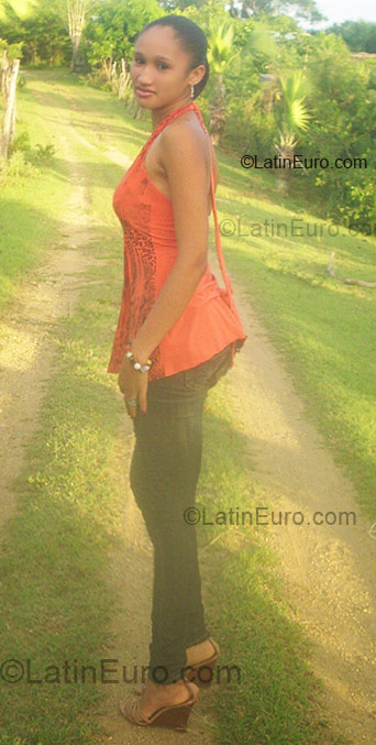 Date this sensual Dominican Republic girl Ivelice Almonte from Santiago Rodriguez DO4241