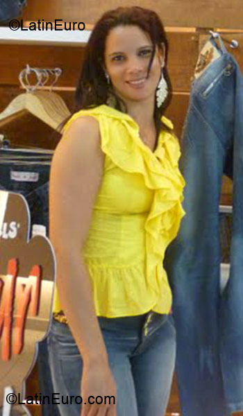 Date this attractive Brazil girl Angela from Dourados BR3091