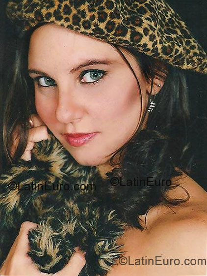 Date this voluptuous Brazil girl Helen from Rio de Janeiro BR3092